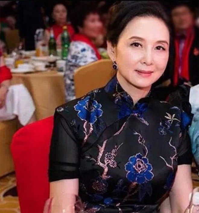 Vẻ đẹp thanh lịch của &ldquo;Hằng Nga T&acirc;y Du K&yacute;&rdquo; ng&agrave;y ấy: U70 vẫn rạng rỡ, kh&iacute; chất kh&oacute; ai s&aacute;nh kịp nhờ ki&ecirc;n nhẫn l&agrave;m 1 điều- Ảnh 6.