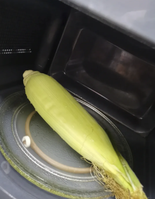 Năm ấy ch&ecirc; l&ograve; vi s&oacute;ng v&ocirc; dụng, b&acirc;y giờ h&agrave;ng triệu người "quay xe": 5 m&oacute;n ngon l&agrave;m trong v&agrave;i ph&uacute;t- Ảnh 1.