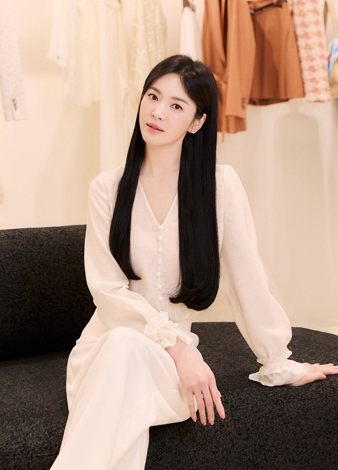 Song Hye Kyo lộ diện sau khi bị tố ph&aacute; hỏng h&ocirc;n nh&acirc;n với Song Joong Ki, một chi tiết khiến cả MXH b&agrave;n t&aacute;n- Ảnh 4.