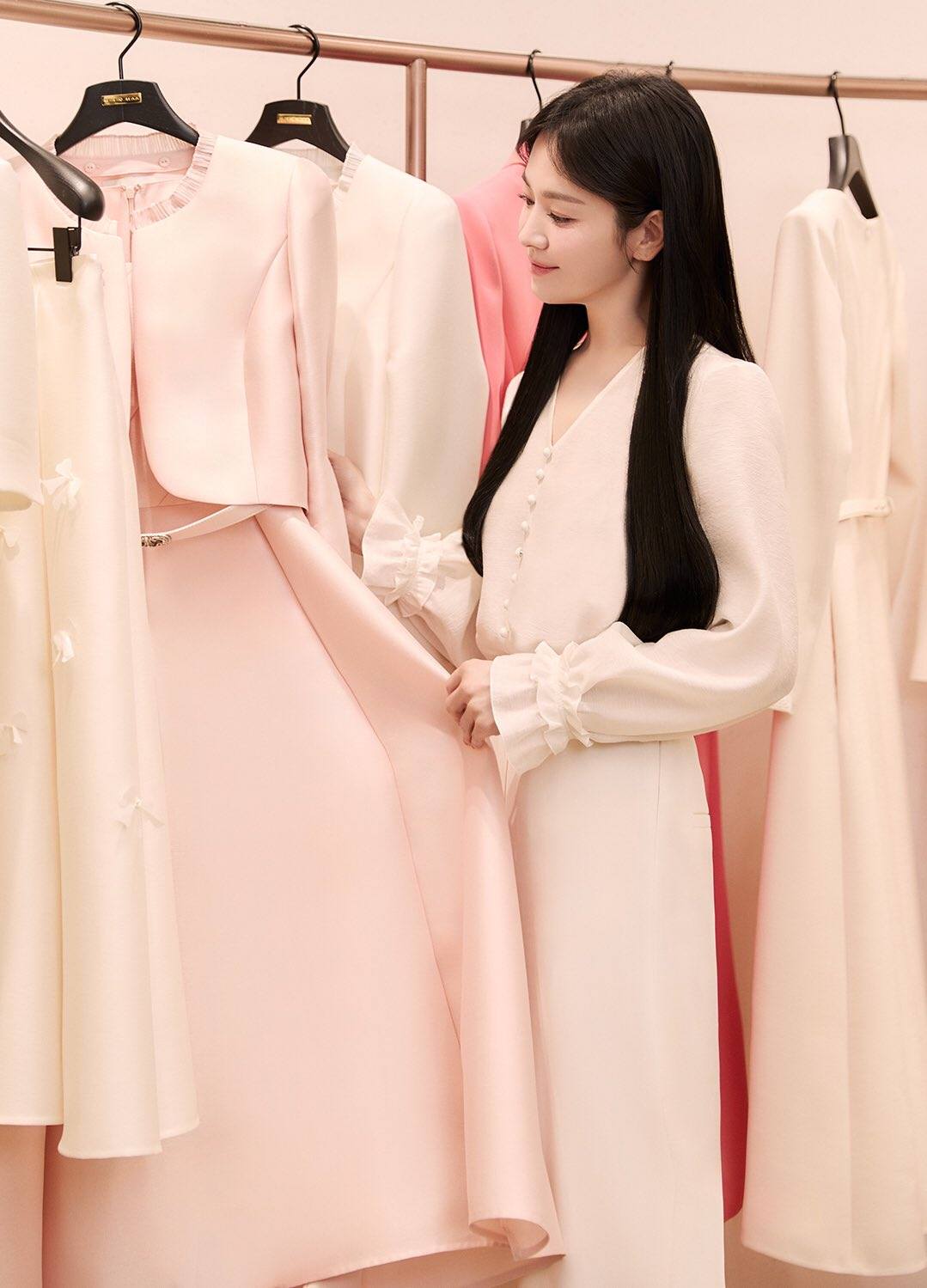 Song Hye Kyo lộ diện sau khi bị tố ph&aacute; hỏng h&ocirc;n nh&acirc;n với Song Joong Ki, một chi tiết khiến cả MXH b&agrave;n t&aacute;n- Ảnh 5.