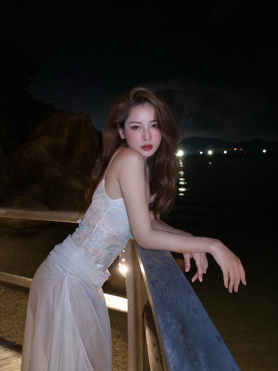 Chi Pu "xả suộc" ảnh h&egrave;: Ngắm 100 lần vẫn sốc visual đệ nhất mỹ nh&acirc;n, c&ugrave;ng gu thời trang xịn đ&eacute;t- Ảnh 6.