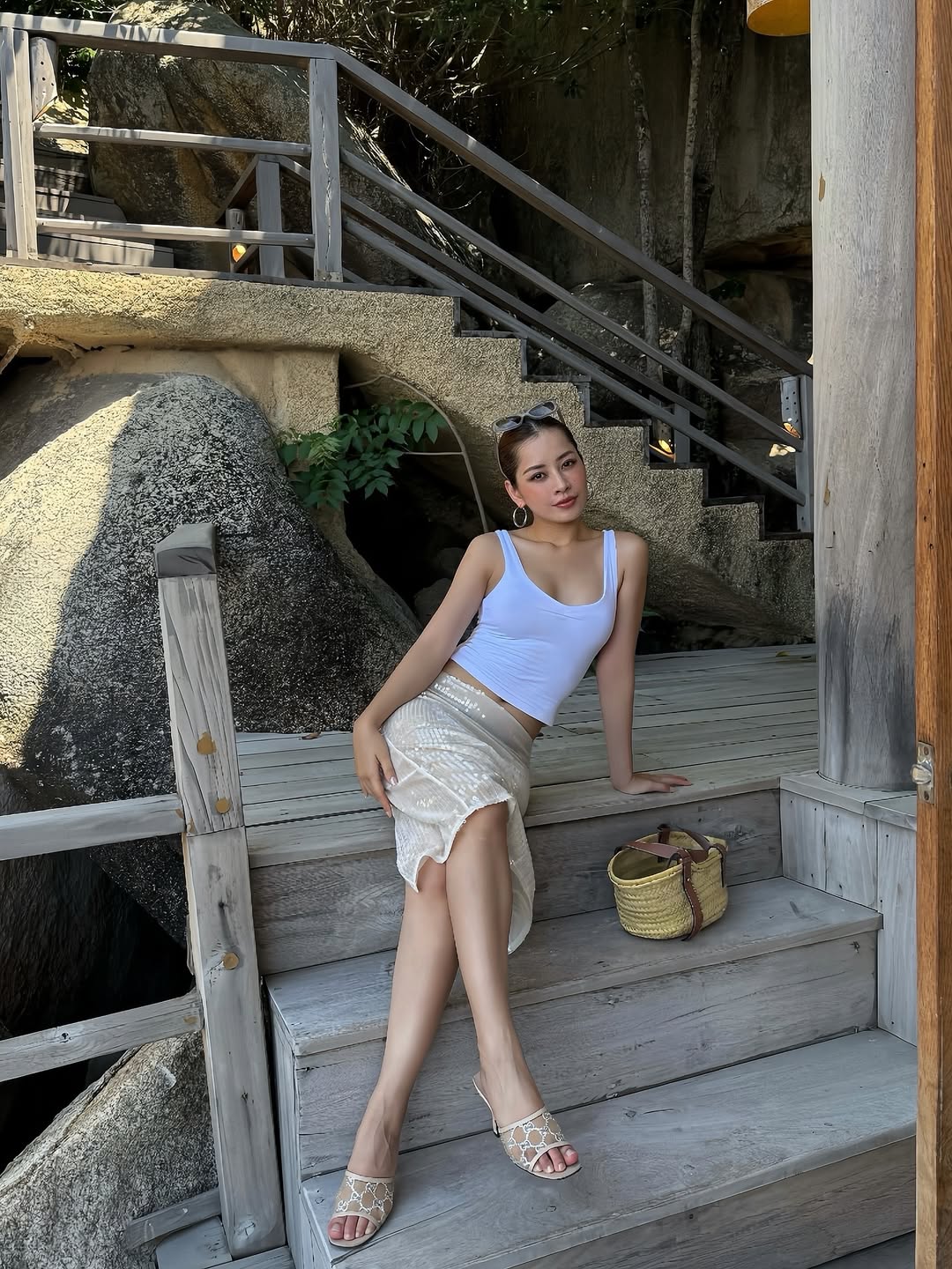 Chi Pu "xả suộc" ảnh h&egrave;: Ngắm 100 lần vẫn sốc visual đệ nhất mỹ nh&acirc;n, c&ugrave;ng gu thời trang xịn đ&eacute;t- Ảnh 4.