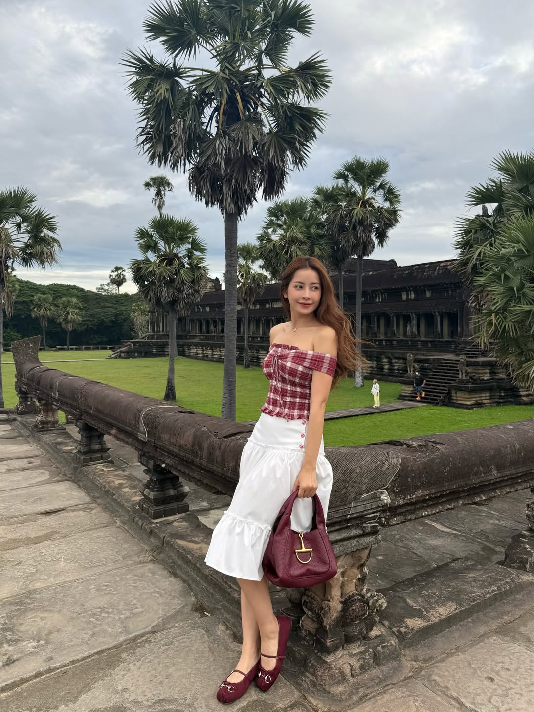 Chi Pu "xả suộc" ảnh h&egrave;: Ngắm 100 lần vẫn sốc visual đệ nhất mỹ nh&acirc;n, c&ugrave;ng gu thời trang xịn đ&eacute;t- Ảnh 10.