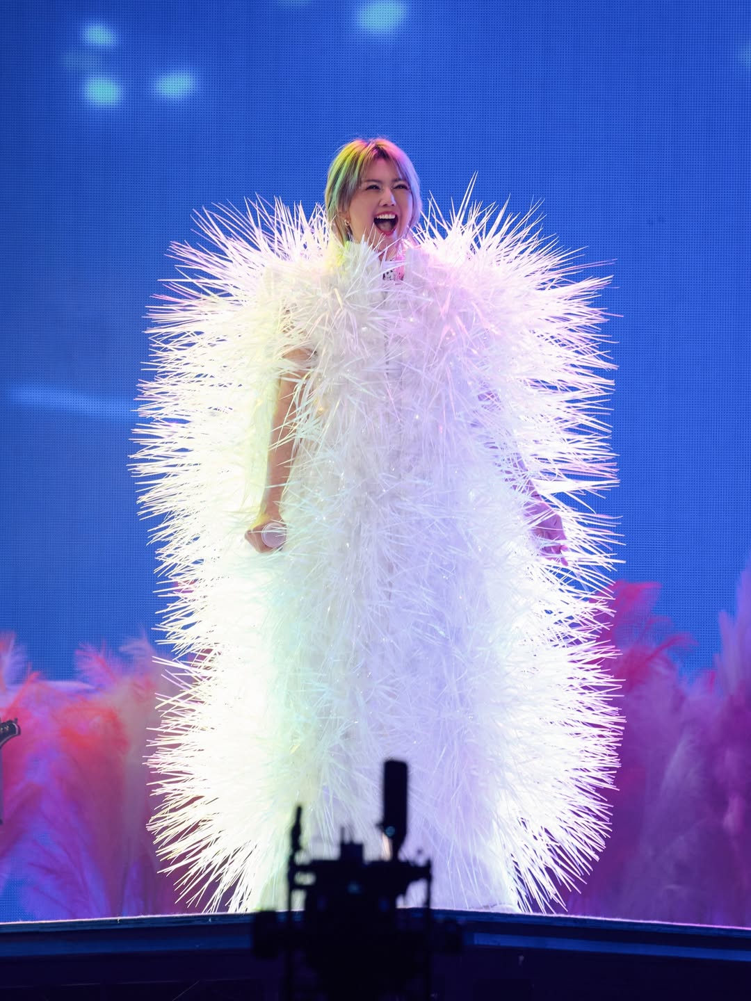 Showbiz c&oacute; một nữ thần đại diện cả nước h&aacute;t 4 ca kh&uacute;c Olympic lịch sử, 18 tuổi được Học viện Ho&agrave;ng gia trao thưởng- Ảnh 5.