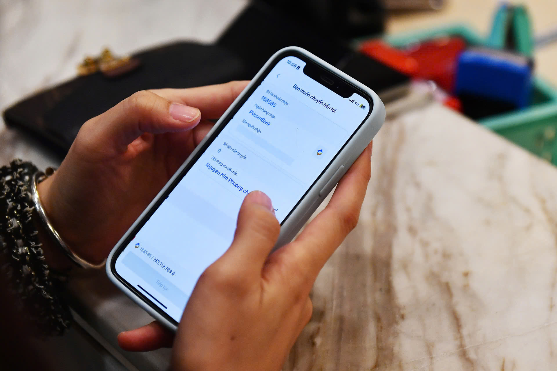 Đề xuất phạt 100 triệu đồng với người d&ugrave;ng t&agrave;i khoản ng&acirc;n h&agrave;ng c&oacute; h&agrave;nh vi sau- Ảnh 1.