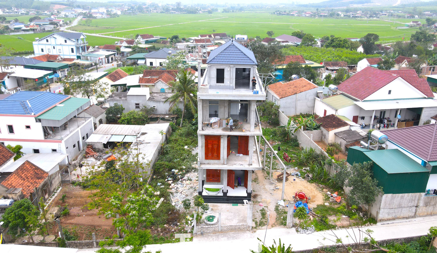 Bất ngờ về người đ&agrave;n &ocirc;ng m&ugrave; rong ruổi b&aacute;n tăm, x&acirc;y căn nh&agrave; 5 tỷ đồng- Ảnh 1.