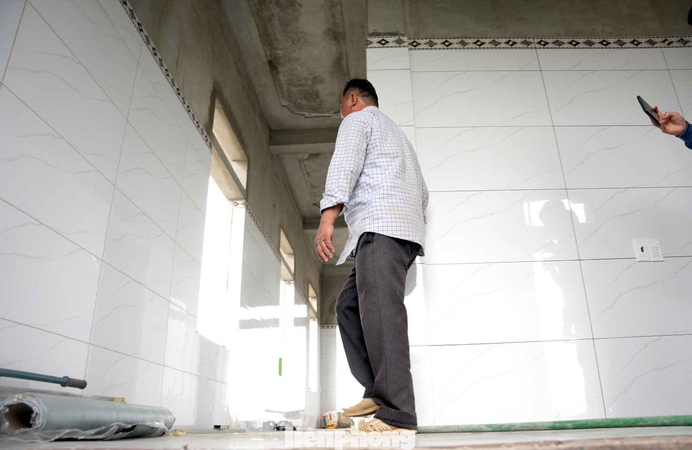 Bất ngờ về người đ&agrave;n &ocirc;ng m&ugrave; rong ruổi b&aacute;n tăm, x&acirc;y căn nh&agrave; 5 tỷ đồng- Ảnh 12.