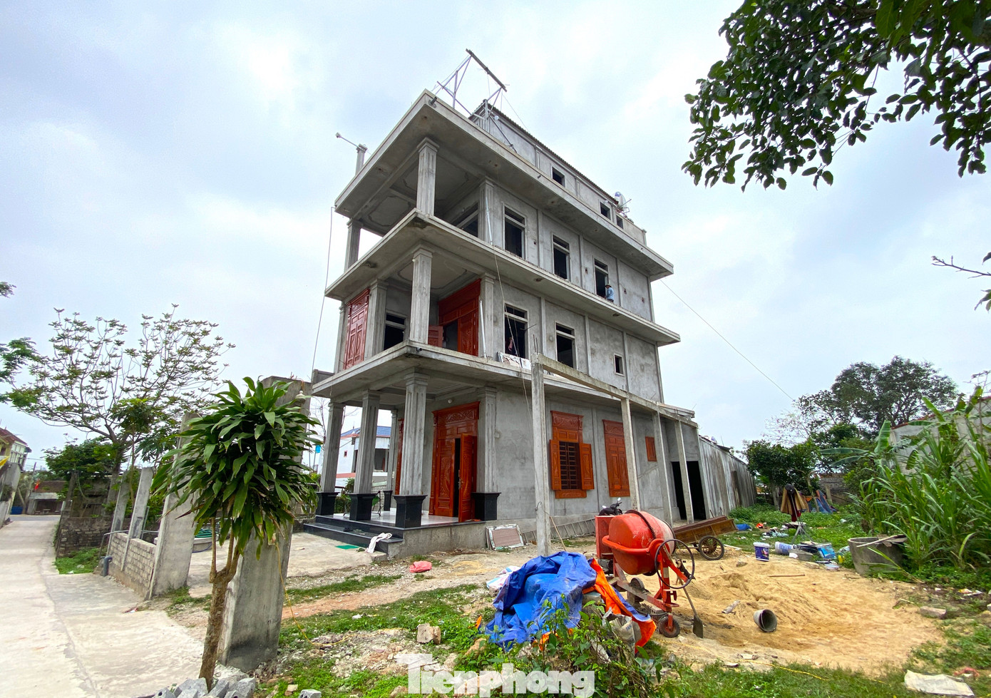 Bất ngờ về người đ&agrave;n &ocirc;ng m&ugrave; rong ruổi b&aacute;n tăm, x&acirc;y căn nh&agrave; 5 tỷ đồng- Ảnh 6.