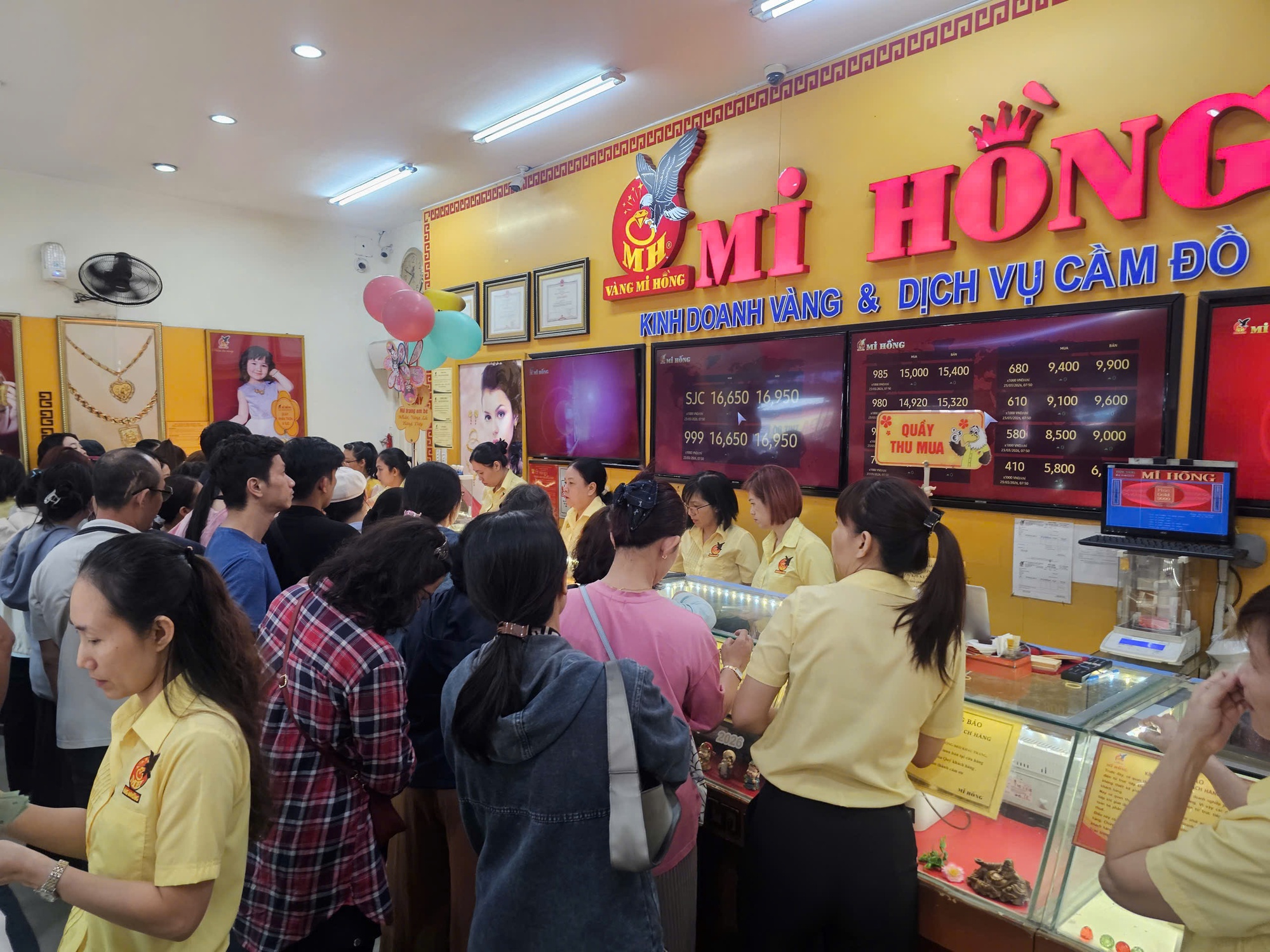 S&aacute;ng 24-3, gi&aacute; v&agrave;ng miếng SJC, v&agrave;ng nhẫn tăng tiếp gần 2 triệu đồng- Ảnh 1.