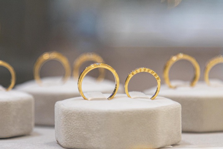 Gi&aacute; v&agrave;ng h&ocirc;m nay 24/3: Lao dốc kh&ocirc;ng phanh rồi dần hồi phục- Ảnh 1.