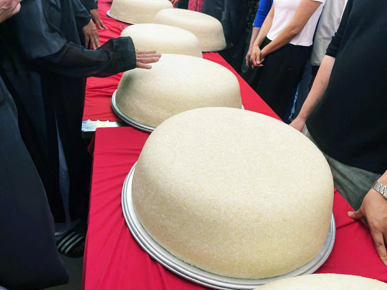 Tục lệ độc lạ ở Bắc Ninh: Người 50 tuổi phải tr&igrave;nh l&agrave;ng bằng m&acirc;m x&ocirc;i khủng v&agrave; g&agrave;- Ảnh 10.