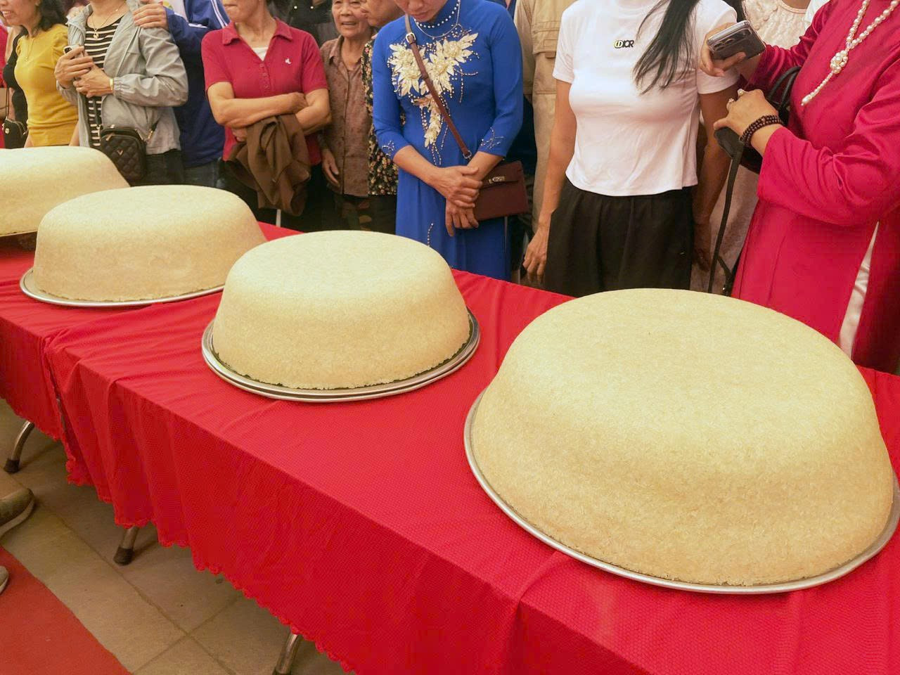 Tục lệ độc lạ ở Bắc Ninh: Người 50 tuổi phải tr&igrave;nh l&agrave;ng bằng m&acirc;m x&ocirc;i khủng v&agrave; g&agrave;- Ảnh 11.