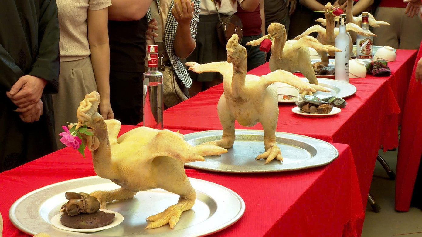 Tục lệ độc lạ ở Bắc Ninh: Người 50 tuổi phải tr&igrave;nh l&agrave;ng bằng m&acirc;m x&ocirc;i khủng v&agrave; g&agrave;- Ảnh 2.