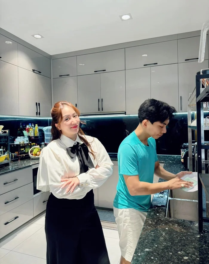 Nh&agrave; ri&ecirc;ng trăm tỷ của Phan Hiển - Kh&aacute;nh Thi: Rộng 800m&sup2; nằm s&aacute;t mặt đường lớn, o&aacute;ch đến nỗi ai đi ngang cũng ngo&aacute;i nh&igrave;n- Ảnh 8.