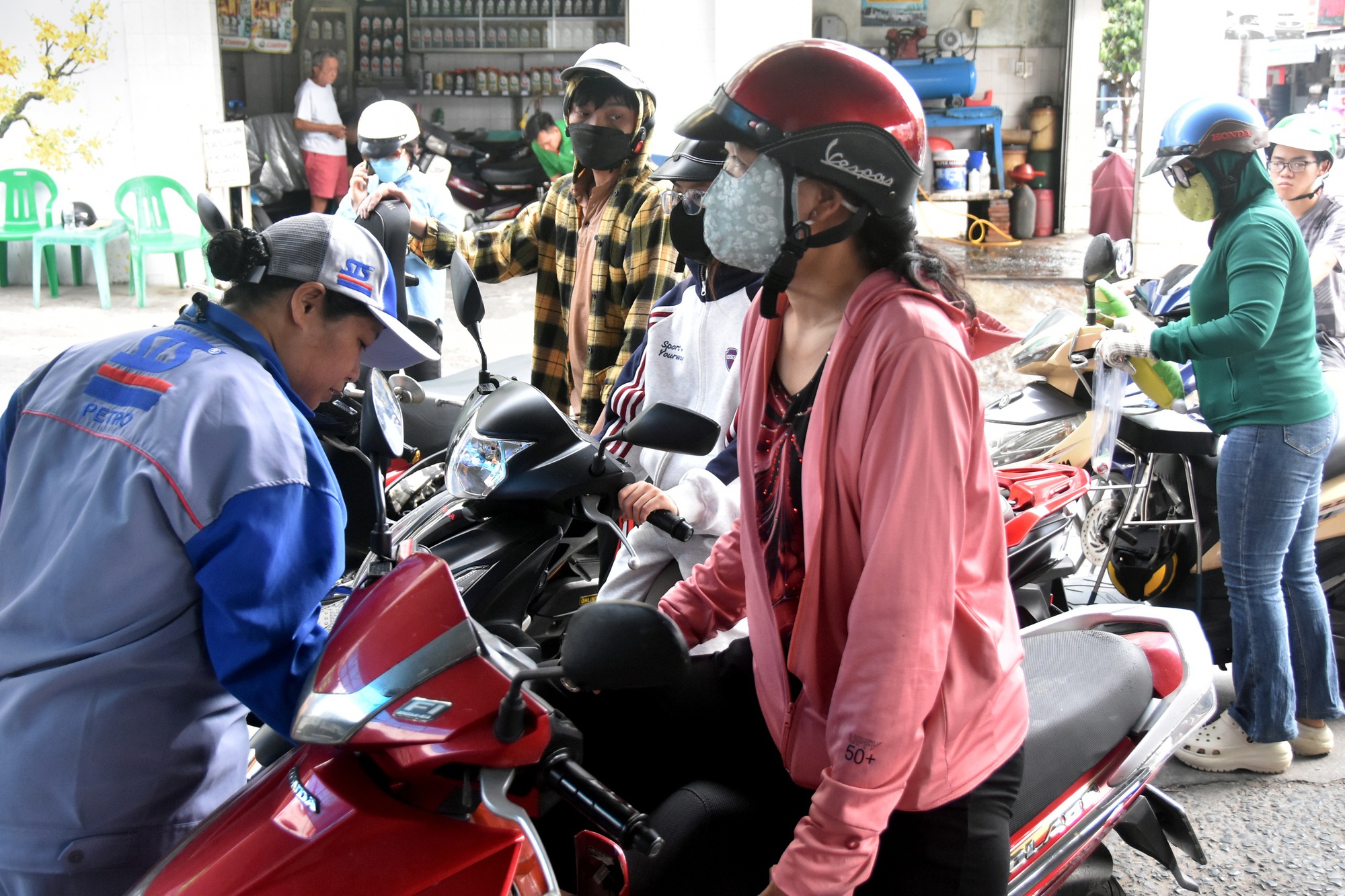 Th&ocirc;ng tin mới nhất về nguồn cung xăng dầu, hoạt động của 2 nh&agrave; m&aacute;y lọc dầu lớn- Ảnh 1.