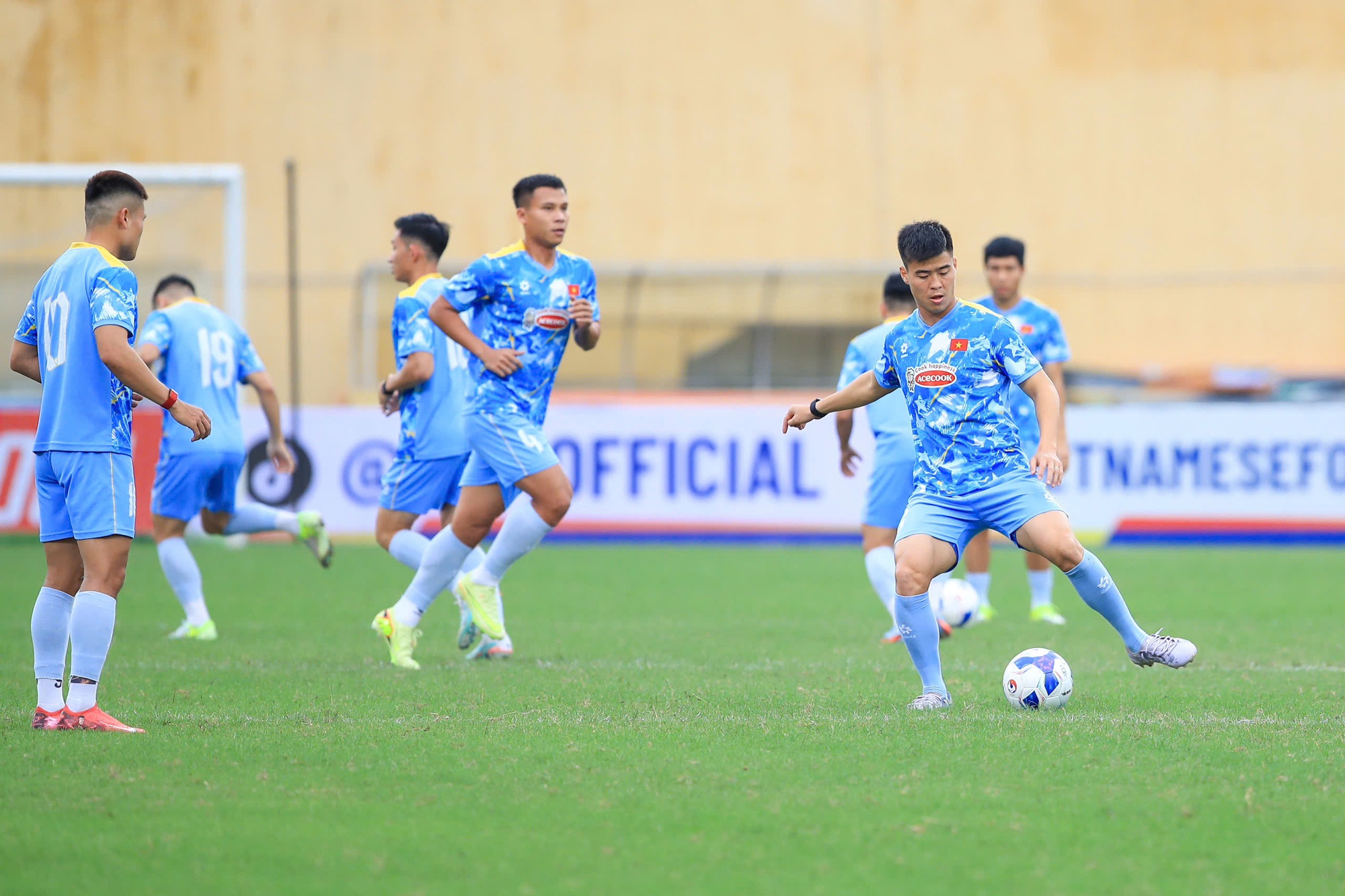 Ph&aacute;t sốt trước m&agrave;n đọ sắc, đọ t&agrave;i ở khung gỗ ĐT Việt Nam: Trung Ki&ecirc;n cạnh tranh với Văn L&acirc;m, Filip, ai được bắt ch&iacute;nh?- Ảnh 17.