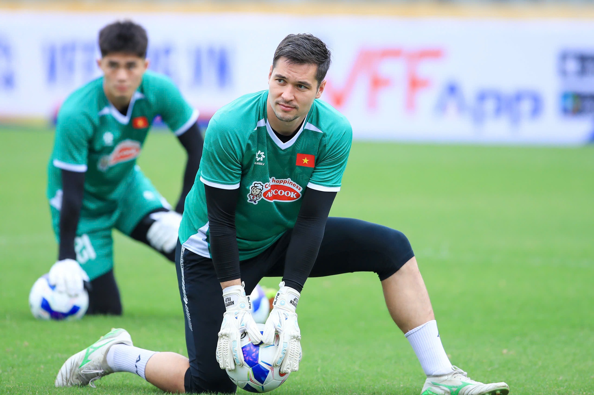 Ph&aacute;t sốt trước m&agrave;n đọ sắc, đọ t&agrave;i ở khung gỗ ĐT Việt Nam: Trung Ki&ecirc;n cạnh tranh với Văn L&acirc;m, Filip, ai được bắt ch&iacute;nh?- Ảnh 7.