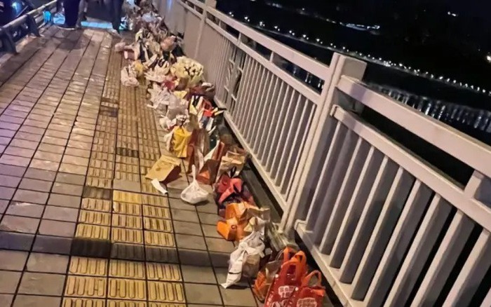 Sự thật về vụ ch&agrave;ng trai nhảy cầu tự vẫn v&igrave; bị bạn g&aacute;i chia tay g&acirc;y r&uacute;ng động dư luận- Ảnh 2.