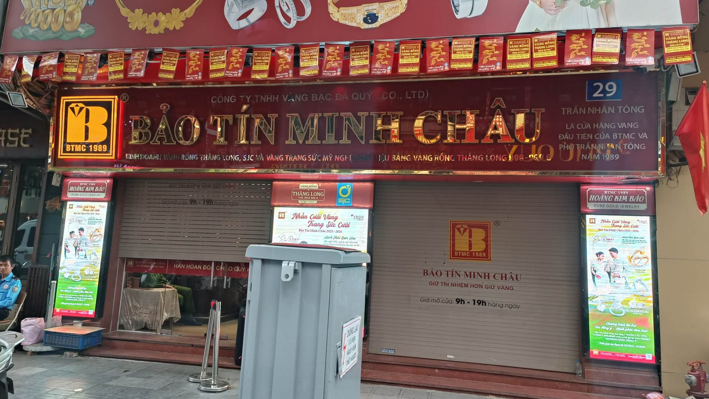 H&agrave; Nội: Nhiều cảnh s&aacute;t xuất hiện tại cửa h&agrave;ng Bảo T&iacute;n Minh Ch&acirc;u- Ảnh 2.
