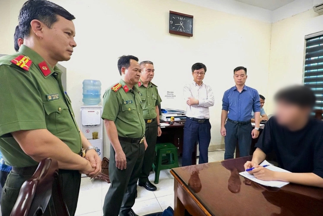 Thanh Ho&aacute;: Kh&aacute;m x&eacute;t khẩn cấp nh&agrave; nam sinh lớp 12 cầm đầu đường d&acirc;y ph&aacute;t t&aacute;n m&atilde; độc to&agrave;n cầu- Ảnh 2.