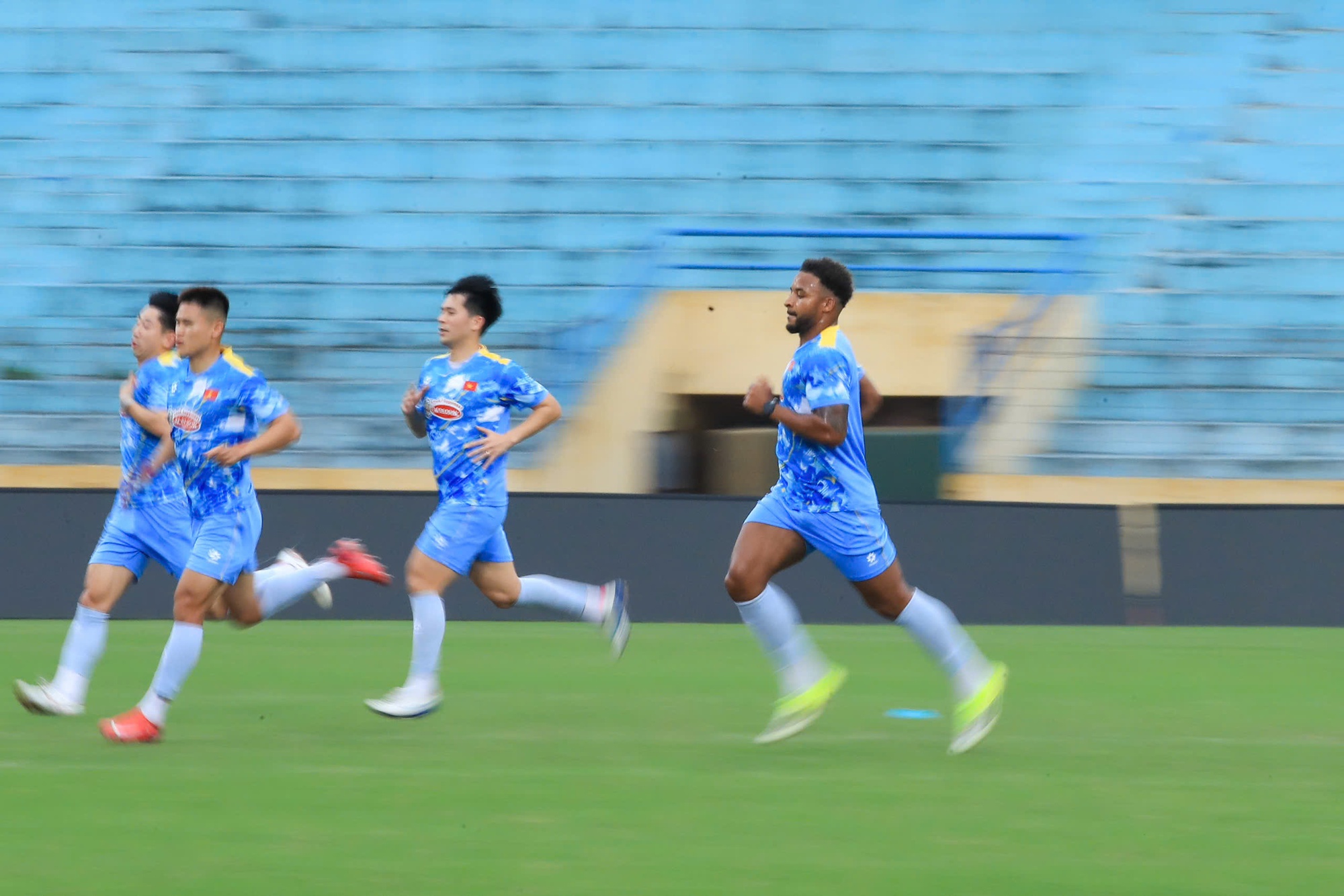 Ph&aacute;t sốt trước m&agrave;n đọ sắc, đọ t&agrave;i ở khung gỗ ĐT Việt Nam: Trung Ki&ecirc;n cạnh tranh với Văn L&acirc;m, Filip, ai được bắt ch&iacute;nh?- Ảnh 12.