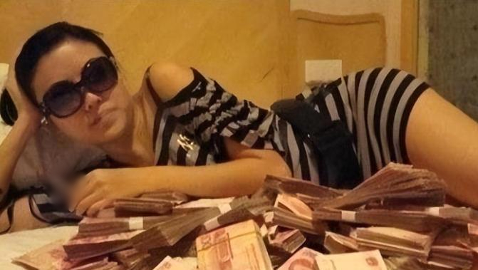 Y&ecirc;u nữ h&agrave;ng hiệu đời đầu "quậy đục nước" giới thượng lưu Trung Quốc, bị "cấm s&oacute;ng" v&ocirc; thời hạn v&igrave; bất trị- Ảnh 4.