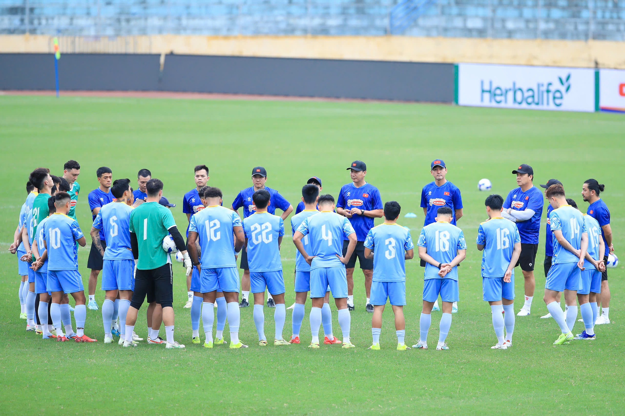 Ph&aacute;t sốt trước m&agrave;n đọ sắc, đọ t&agrave;i ở khung gỗ ĐT Việt Nam: Trung Ki&ecirc;n cạnh tranh với Văn L&acirc;m, Filip, ai được bắt ch&iacute;nh?- Ảnh 1.