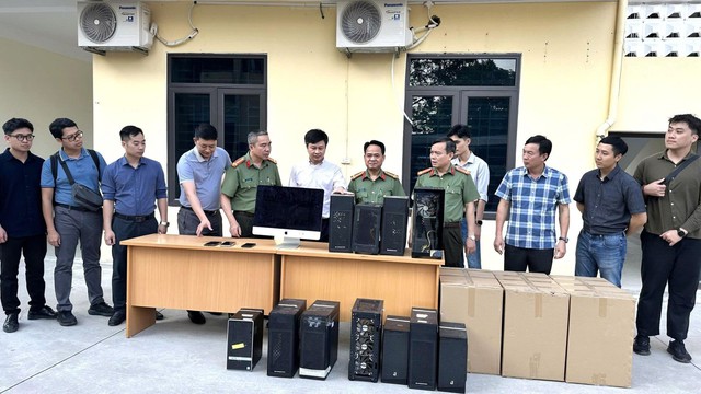 Thanh Ho&aacute;: Kh&aacute;m x&eacute;t khẩn cấp nh&agrave; nam sinh lớp 12 cầm đầu đường d&acirc;y ph&aacute;t t&aacute;n m&atilde; độc to&agrave;n cầu- Ảnh 4.