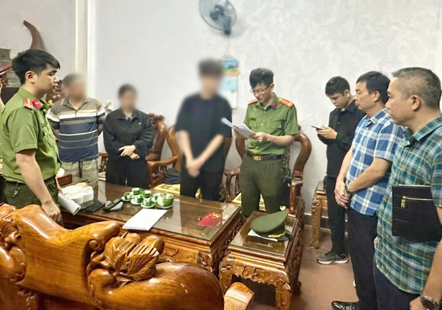 Thanh Ho&aacute;: Kh&aacute;m x&eacute;t khẩn cấp nh&agrave; nam sinh lớp 12 cầm đầu đường d&acirc;y ph&aacute;t t&aacute;n m&atilde; độc to&agrave;n cầu- Ảnh 1.