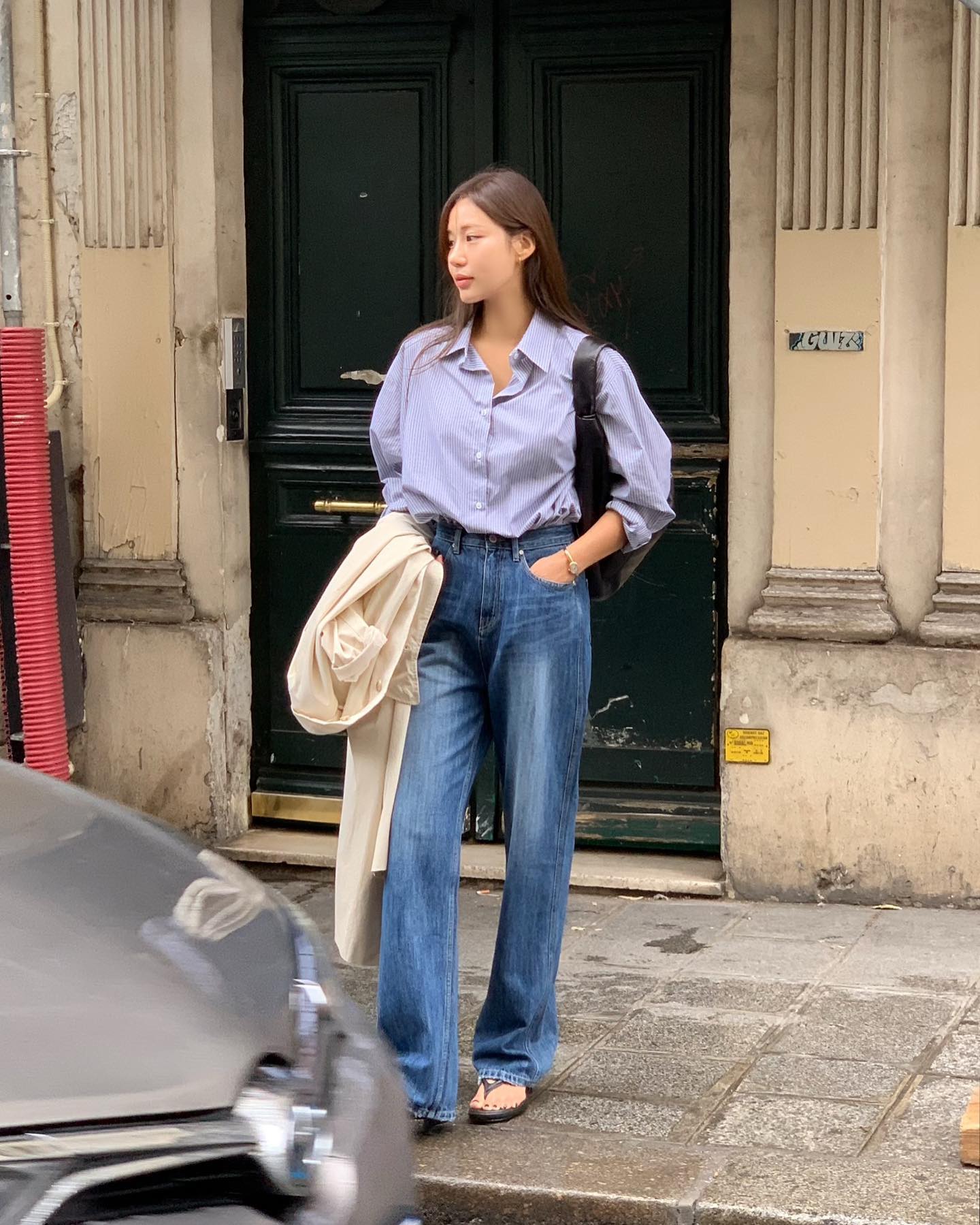 Quần jeans l&agrave; item mặc c&agrave;ng đơn giản c&agrave;ng đẹp, 5 c&ocirc;ng thức sau chứng minh điều đ&oacute;- Ảnh 8.