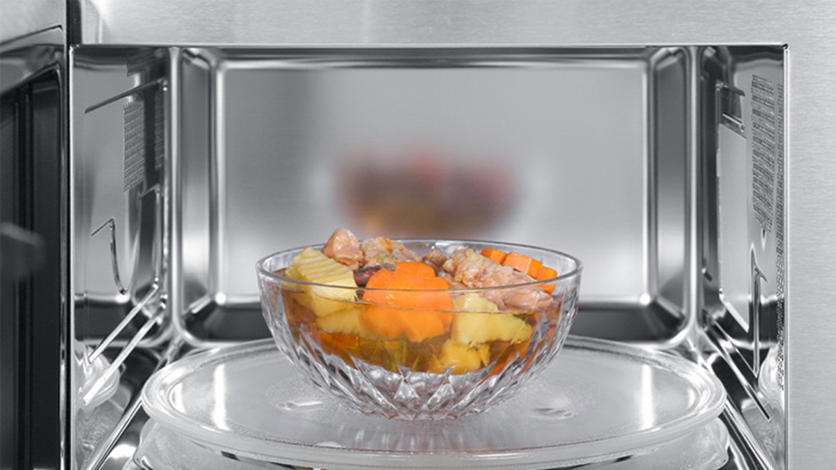 5 loại thực phẩm dễ "nổ tung" trong l&ograve; vi s&oacute;ng, đừng dại dột thử- Ảnh 2.