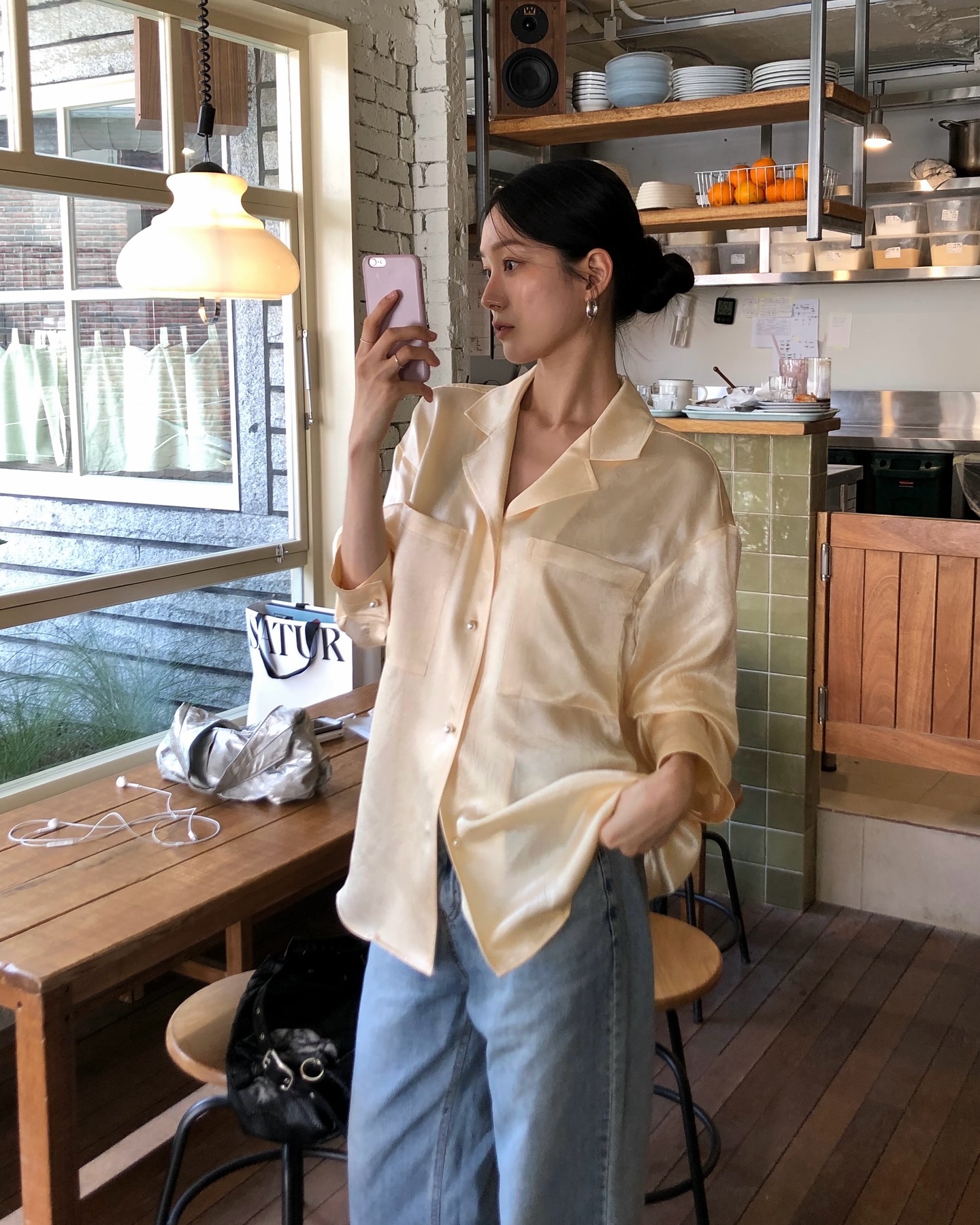 Quần jeans l&agrave; item mặc c&agrave;ng đơn giản c&agrave;ng đẹp, 5 c&ocirc;ng thức sau chứng minh điều đ&oacute;- Ảnh 9.