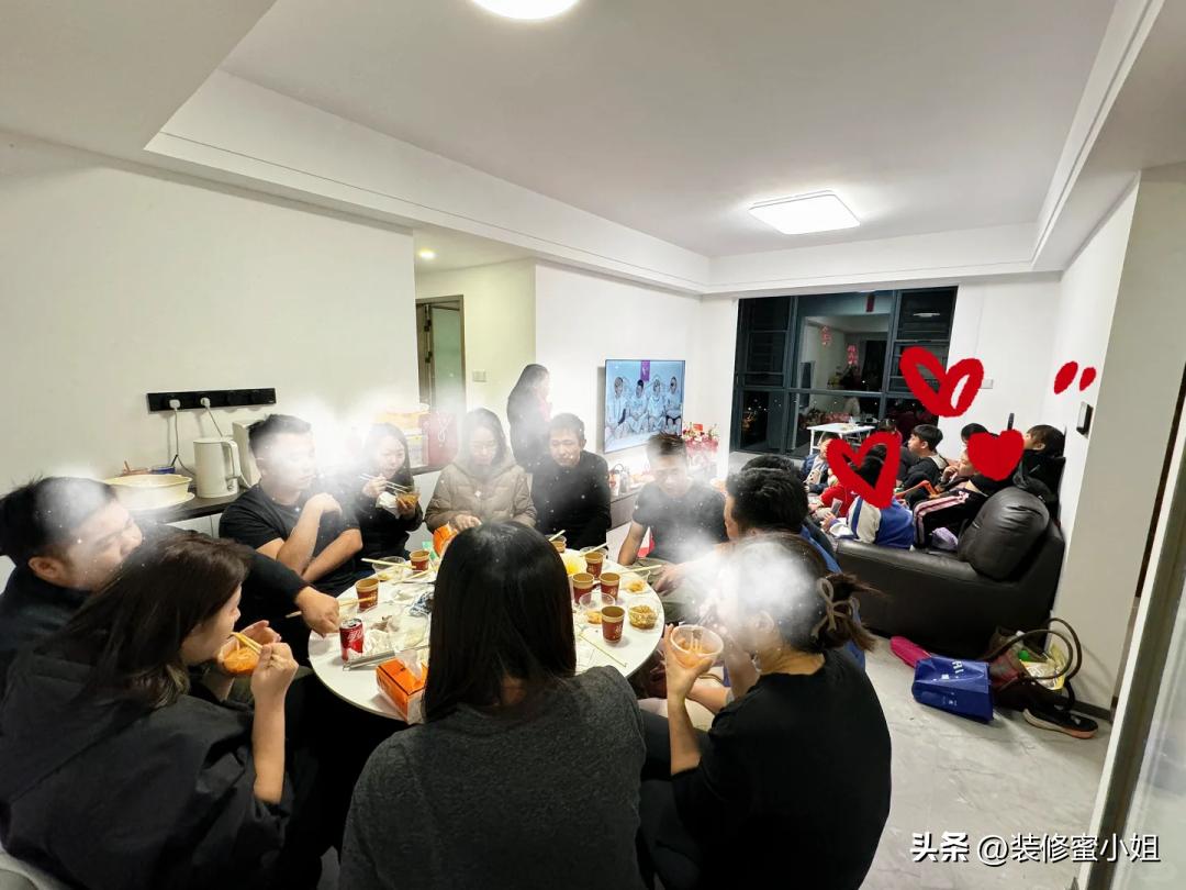 Vợ t&ocirc;i cương quyết kh&ocirc;ng đặt b&agrave;n ăn trong ph&ograve;ng ăn: Quyết định tưởng v&ocirc; l&yacute; nhưng lại khiến ng&ocirc;i nh&agrave; rộng r&atilde;i v&agrave; tiện nghi hơn hẳn- Ảnh 2.