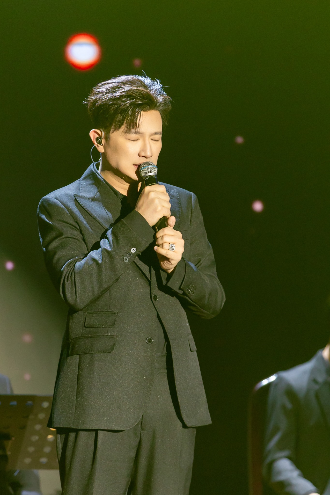 Dược sĩ Tiến h&aacute;t được khen hay hơn H&ugrave;ng Huỳnh, Quỳnh Anh Shyn tuy&ecirc;n bố "Dược sĩ h&aacute;t th&igrave; ch&uacute;ng t&ocirc;i cũng h&aacute;t"- Ảnh 4.