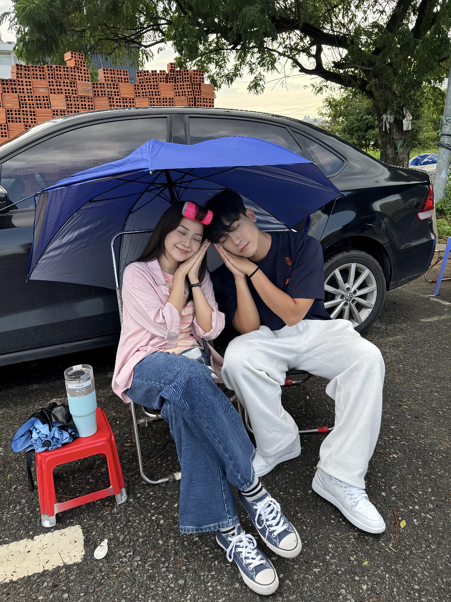 Cặp sao Vbiz lộ clip t&igrave;nh tứ ở hậu trường, hint r&otilde; mồn một thế n&agrave;y kh&ocirc;ng y&ecirc;u chứ l&agrave; g&igrave;- Ảnh 3.