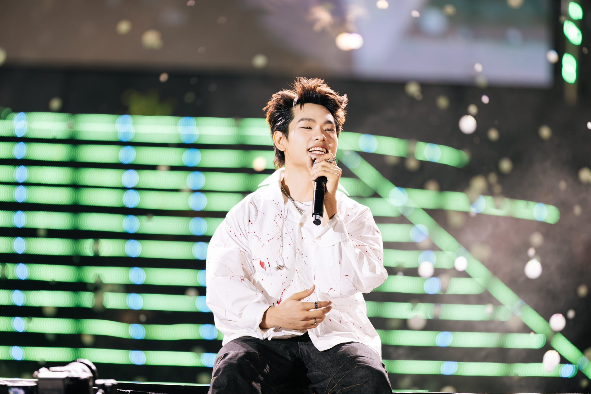 Nam ca sĩ vừa ch&aacute;y v&eacute; concert chỉ trong 12 ph&uacute;t: Được gọi l&agrave; tương lai Vbiz, sự nghiệp cả "rổ hit", top 1 Spotify Việt Nam- Ảnh 6.