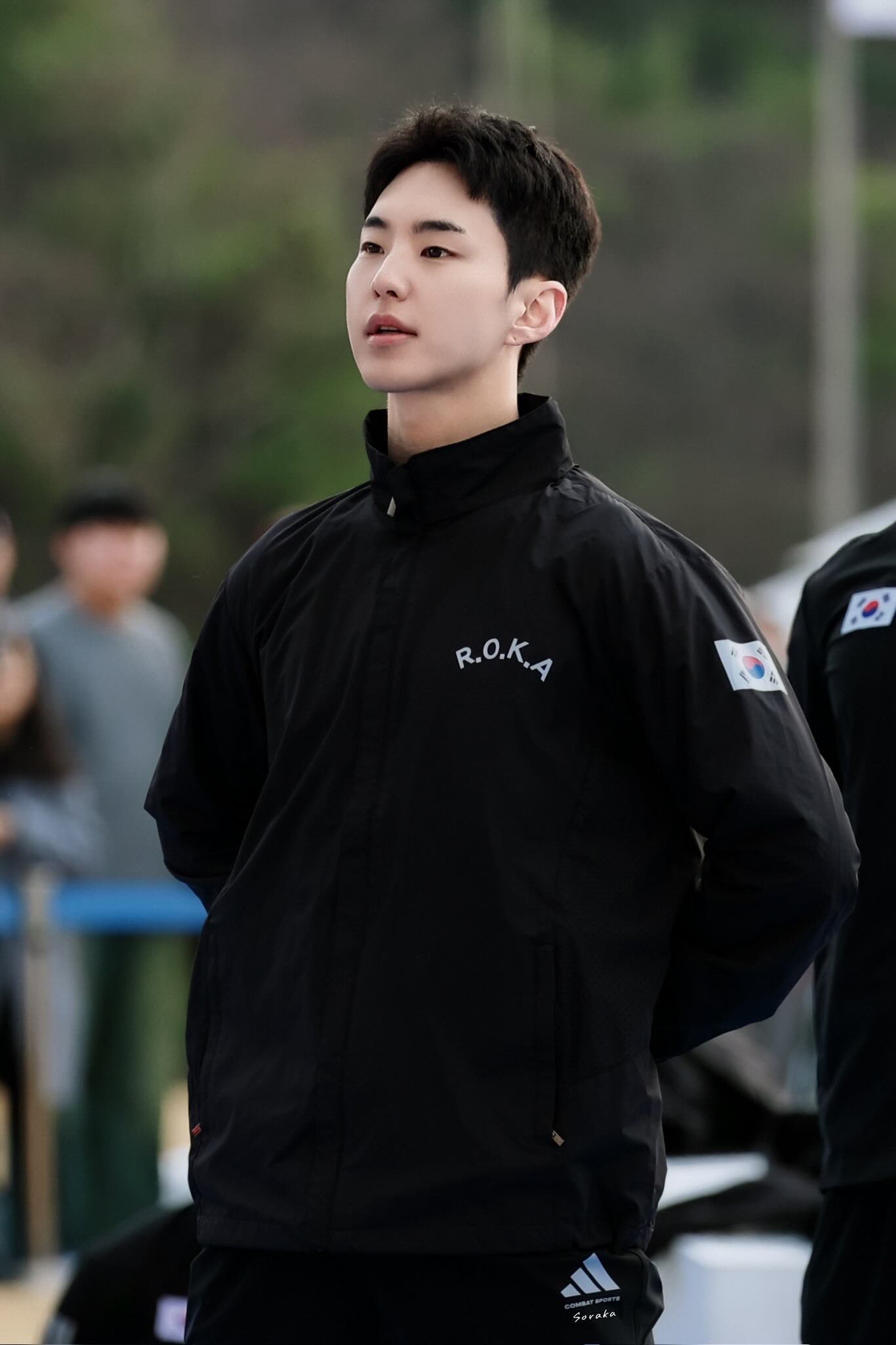 Qu&acirc;n nh&acirc;n bận show nhất hiện tại: &ldquo;Khuấy động&rdquo; doanh trại, diễn concert miễn ph&iacute; 60 ngh&igrave;n kh&aacute;n giả, muốn xem c&ograve;n phải thu&ecirc; du thuyền- Ảnh 4.