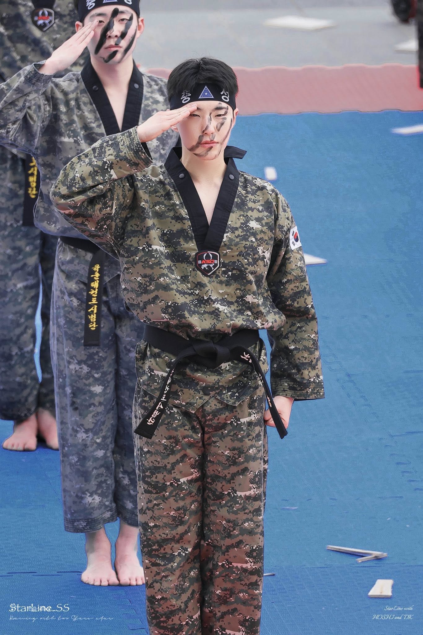 Qu&acirc;n nh&acirc;n bận show nhất hiện tại: &ldquo;Khuấy động&rdquo; doanh trại, diễn concert miễn ph&iacute; 60 ngh&igrave;n kh&aacute;n giả, muốn xem c&ograve;n phải thu&ecirc; du thuyền- Ảnh 10.