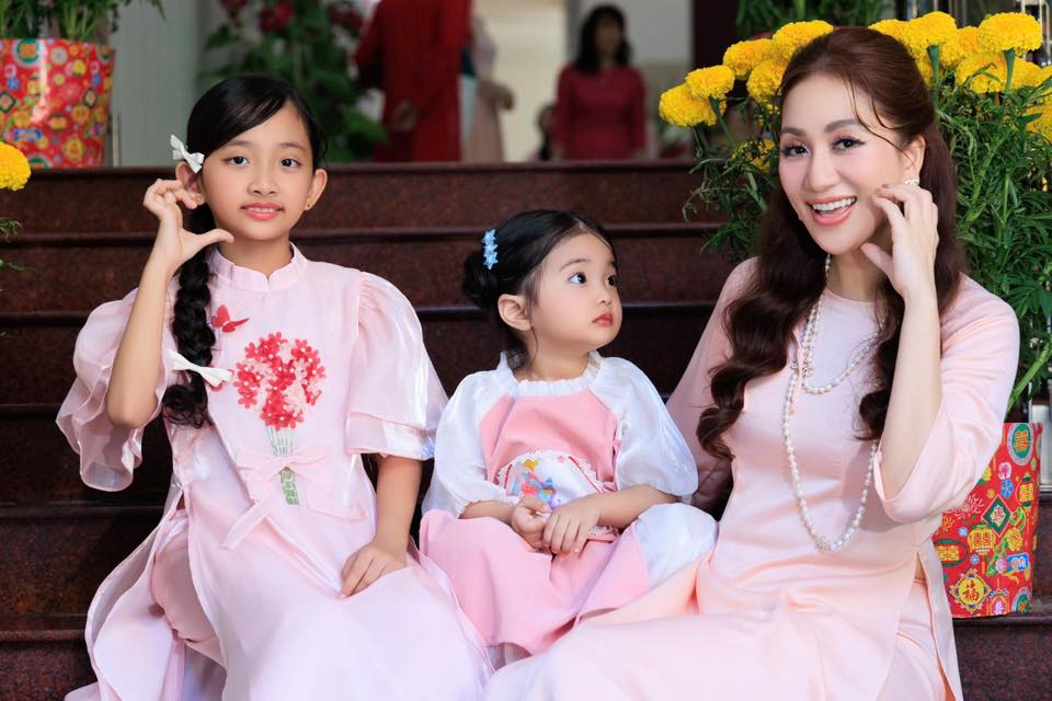 Lisa nh&agrave; Kh&aacute;nh Thi - Phan Hiển "đốn tim" với loạt ảnh xinh y&ecirc;u như b&uacute;p b&ecirc; sống, ai nh&igrave;n cũng m&ecirc;- Ảnh 7.