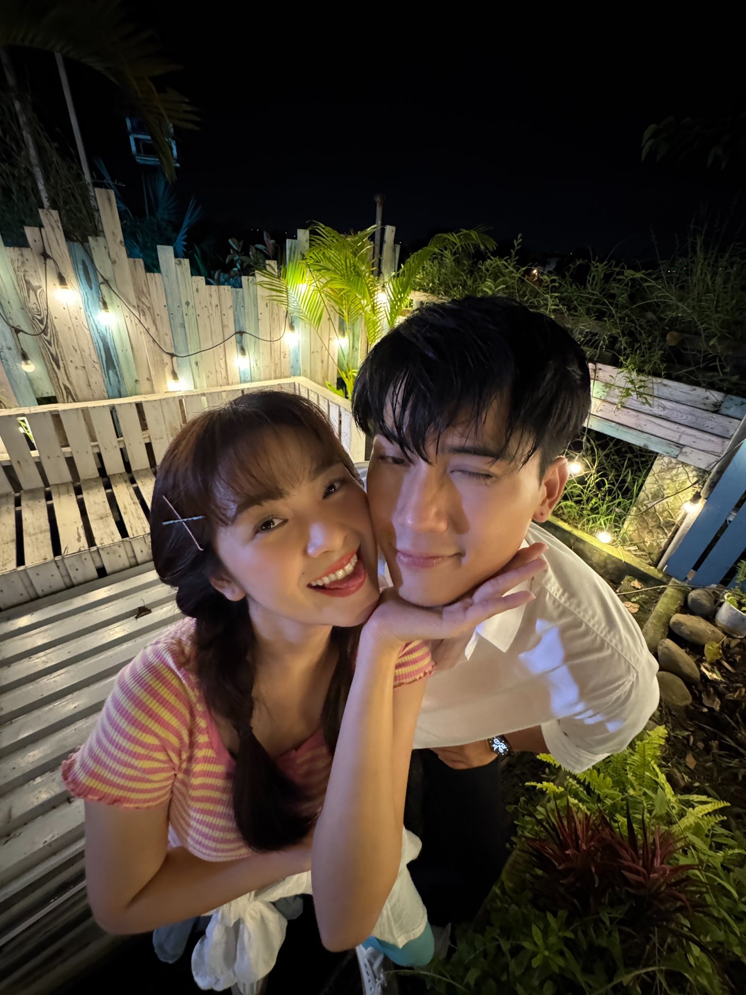 Cặp sao Vbiz lộ clip t&igrave;nh tứ ở hậu trường, hint r&otilde; mồn một thế n&agrave;y kh&ocirc;ng y&ecirc;u chứ l&agrave; g&igrave;- Ảnh 2.