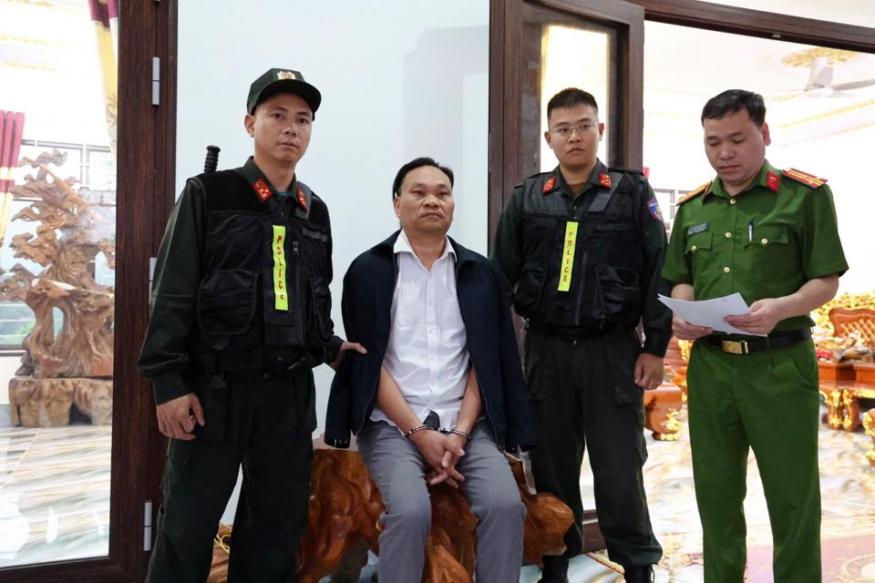 Ch&acirc;n dung 10 Gi&aacute;m đốc, Ph&oacute; Gi&aacute;m đốc, kế to&aacute;n vừa bị C&ocirc;ng an bắt khẩn cấp trong chuy&ecirc;n &aacute;n đặc biệt lớn- Ảnh 1.