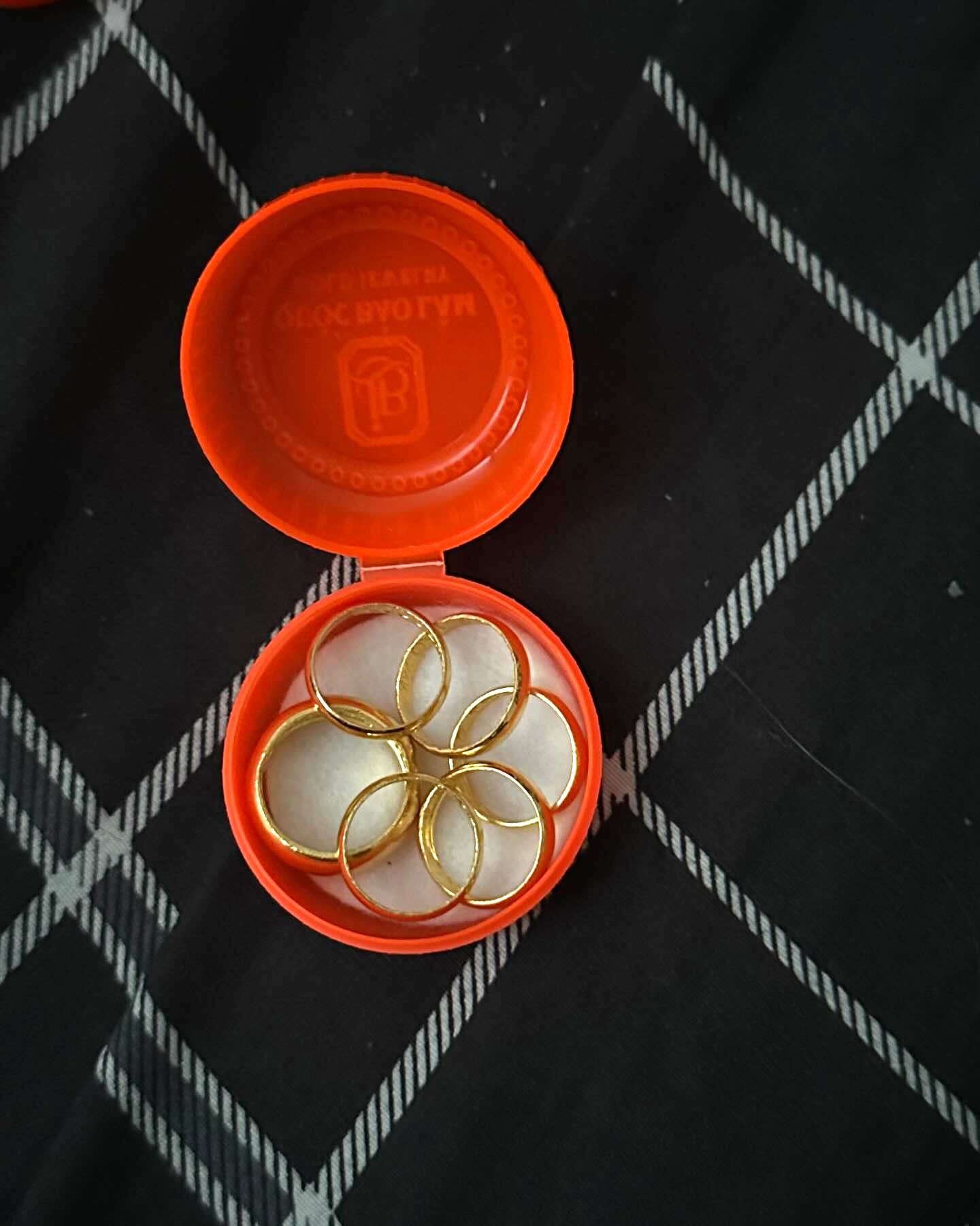 Cột mốc của người mua v&agrave;ng- Ảnh 1.