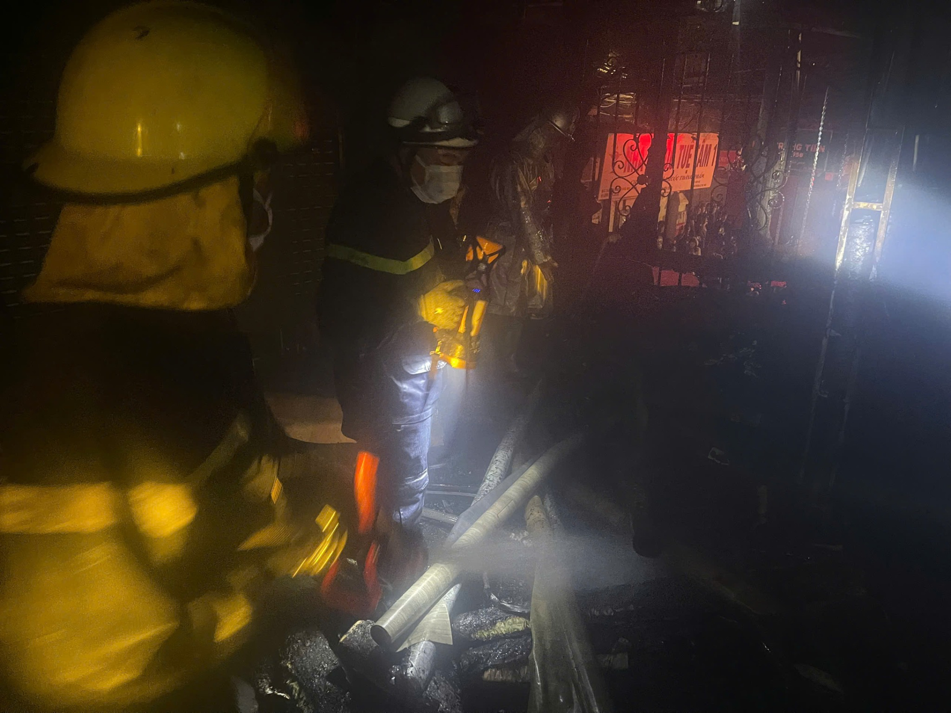 T&igrave;m gặp nam sinh ĐH B&aacute;ch khoa H&agrave; Nội cứu người trong vụ ch&aacute;y tại Lĩnh Nam: Kh&ocirc;ng d&aacute;m nhận "người h&ugrave;ng", c&agrave;ng chưa d&aacute;m kể chuyện với bố mẹ- Ảnh 8.