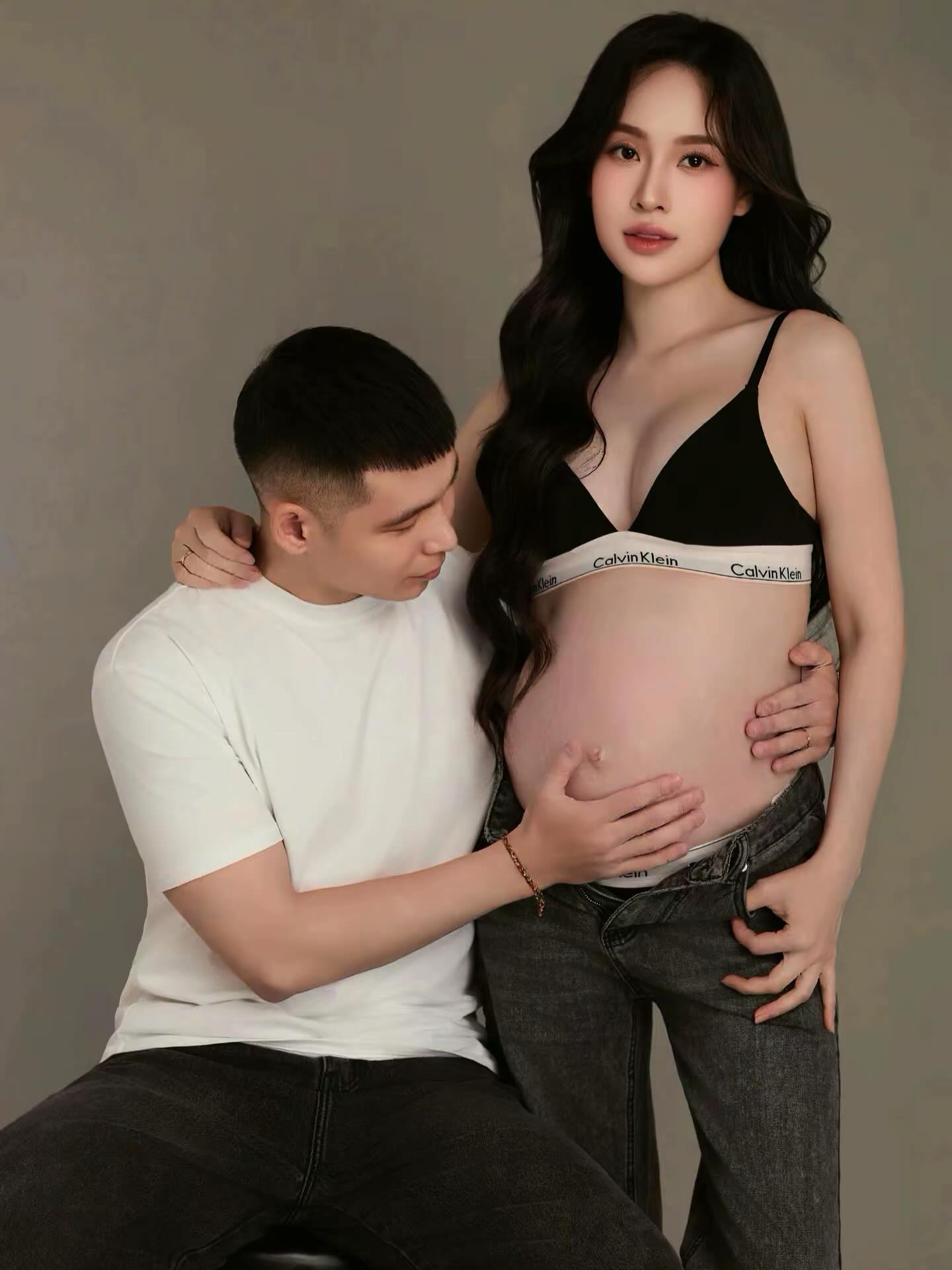 Quang Vinh và Mỹ Linh tung bộ ảnh bầu cực tình gây chú ý- Ảnh 2. Quang Vinh và Mỹ Linh tung bộ ảnh bầu cực tình gây chú ý- Ảnh 2.