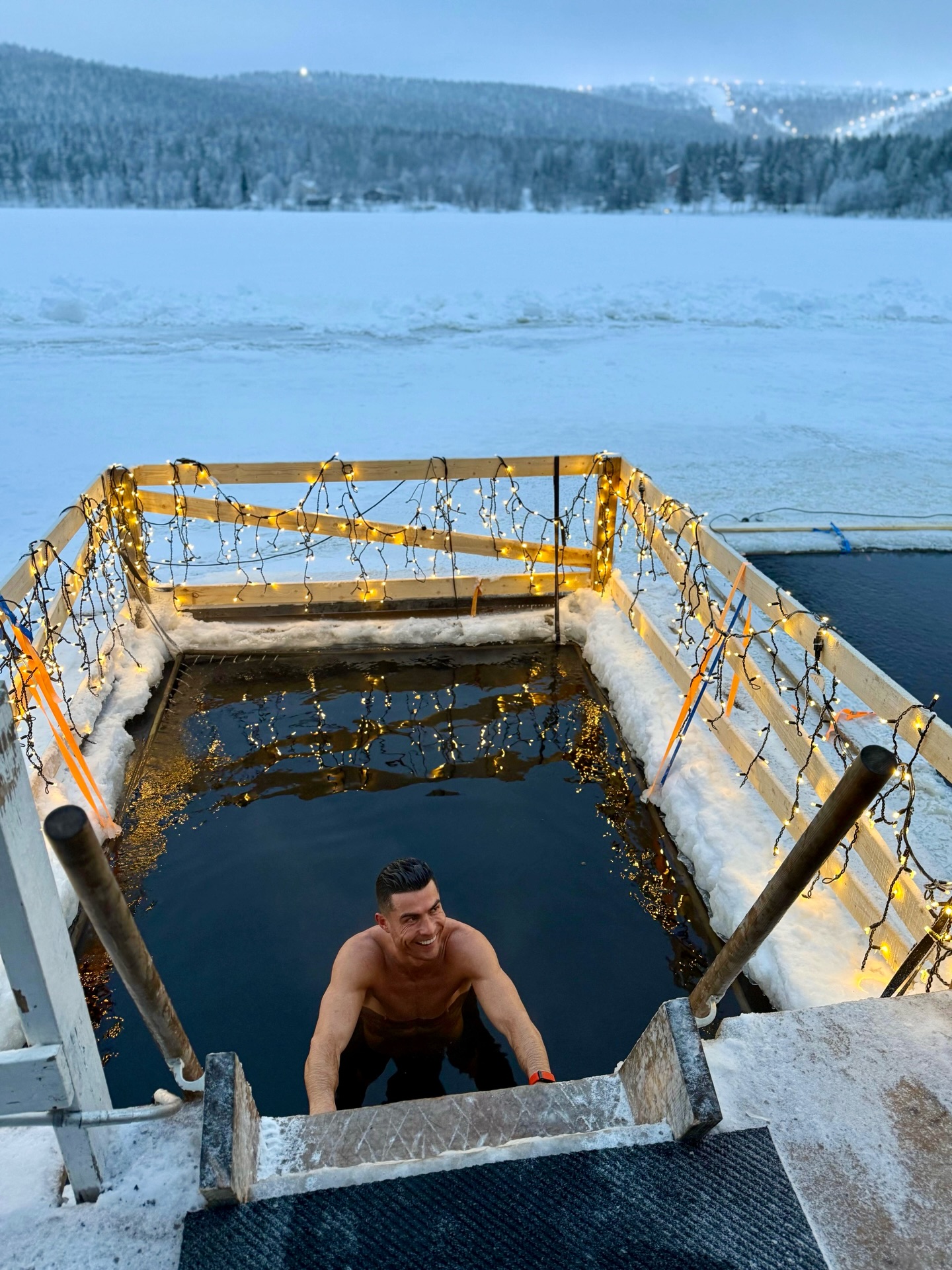 Ronaldo l&agrave;m g&igrave; khi bị loại khỏi tuyển Bồ Đ&agrave;o Nha?- Ảnh 1.