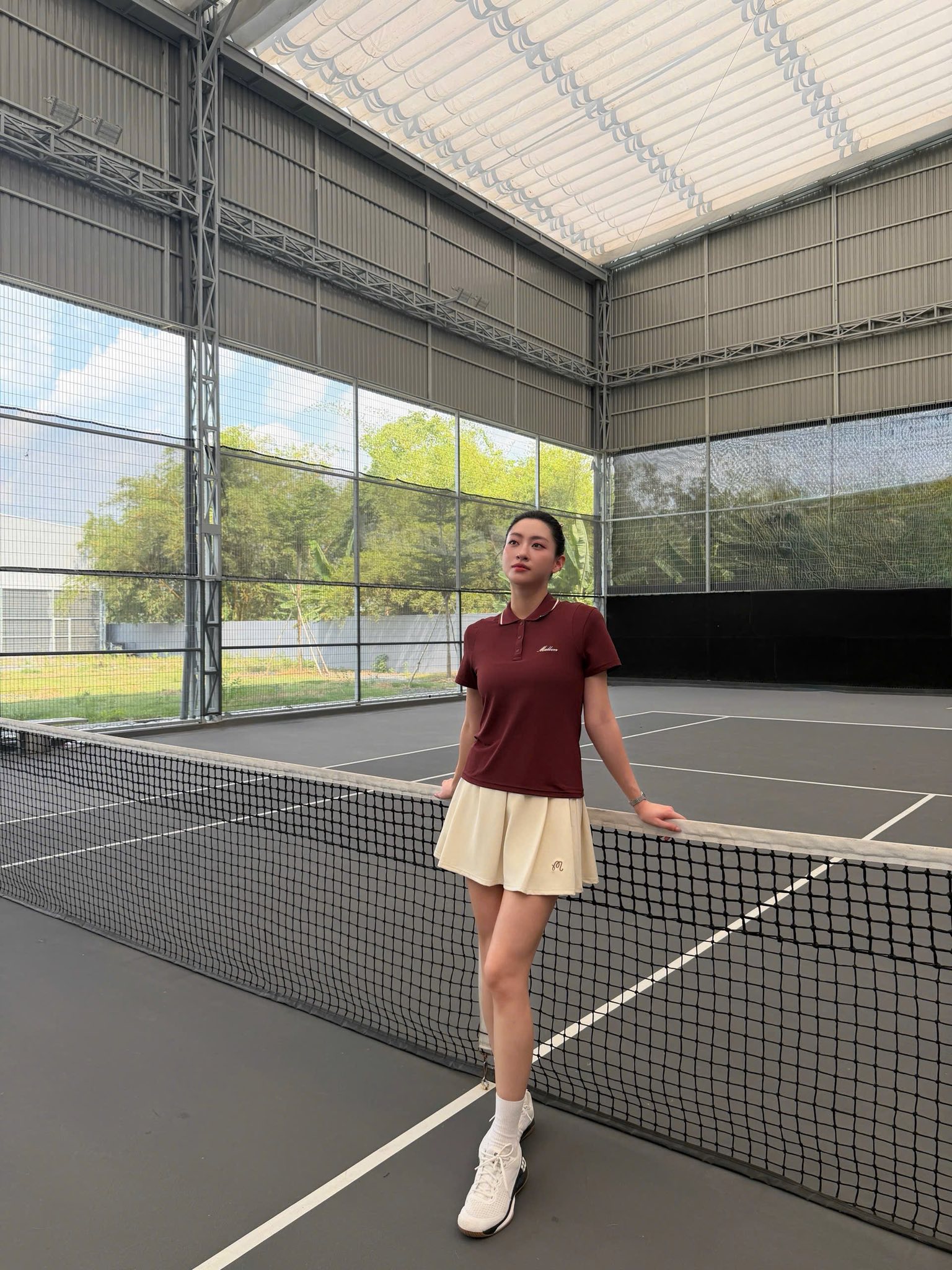 Lương Th&ugrave;y Linh visual s&aacute;ng bừng tr&ecirc;n s&acirc;n tennis, đ&ocirc;i ch&acirc;n d&agrave;i 1m22 "trứ danh" chiếm s&oacute;ng nhưng thần th&aacute;i đ&aacute;nh b&oacute;ng cũng kh&ocirc;ng thường- Ảnh 4.