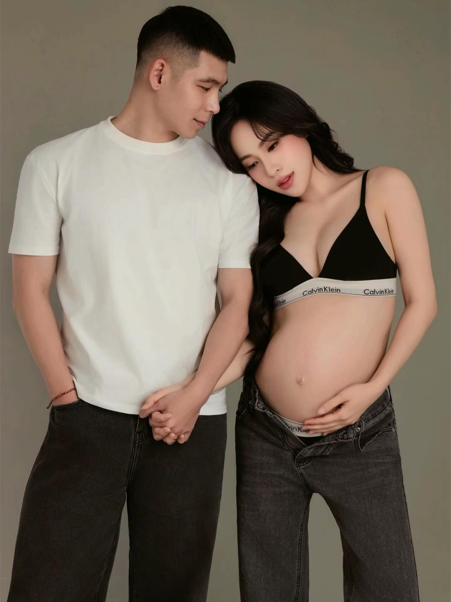 Quang Vinh và Mỹ Linh tung bộ ảnh bầu cực tình gây chú ý- Ảnh 1. Quang Vinh và Mỹ Linh tung bộ ảnh bầu cực tình gây chú ý- Ảnh 1.