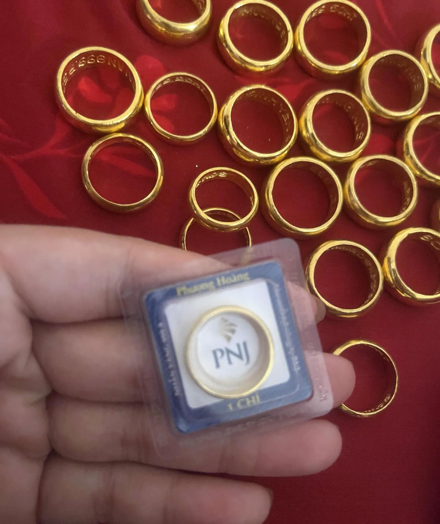 Cột mốc của người mua v&agrave;ng- Ảnh 2.