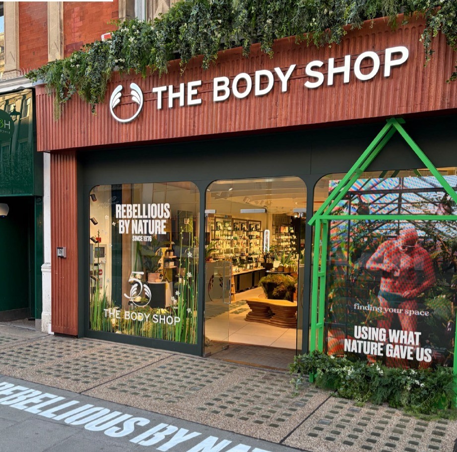 The Body Shop Việt Nam hứng chỉ tr&iacute;ch v&igrave; quảng c&aacute;o kh&aacute; bạo: Đ&agrave;n &ocirc;ng c&oacute; người th&iacute;ch, c&ograve;n phụ nữ th&igrave; th&ocirc;i- Ảnh 4.