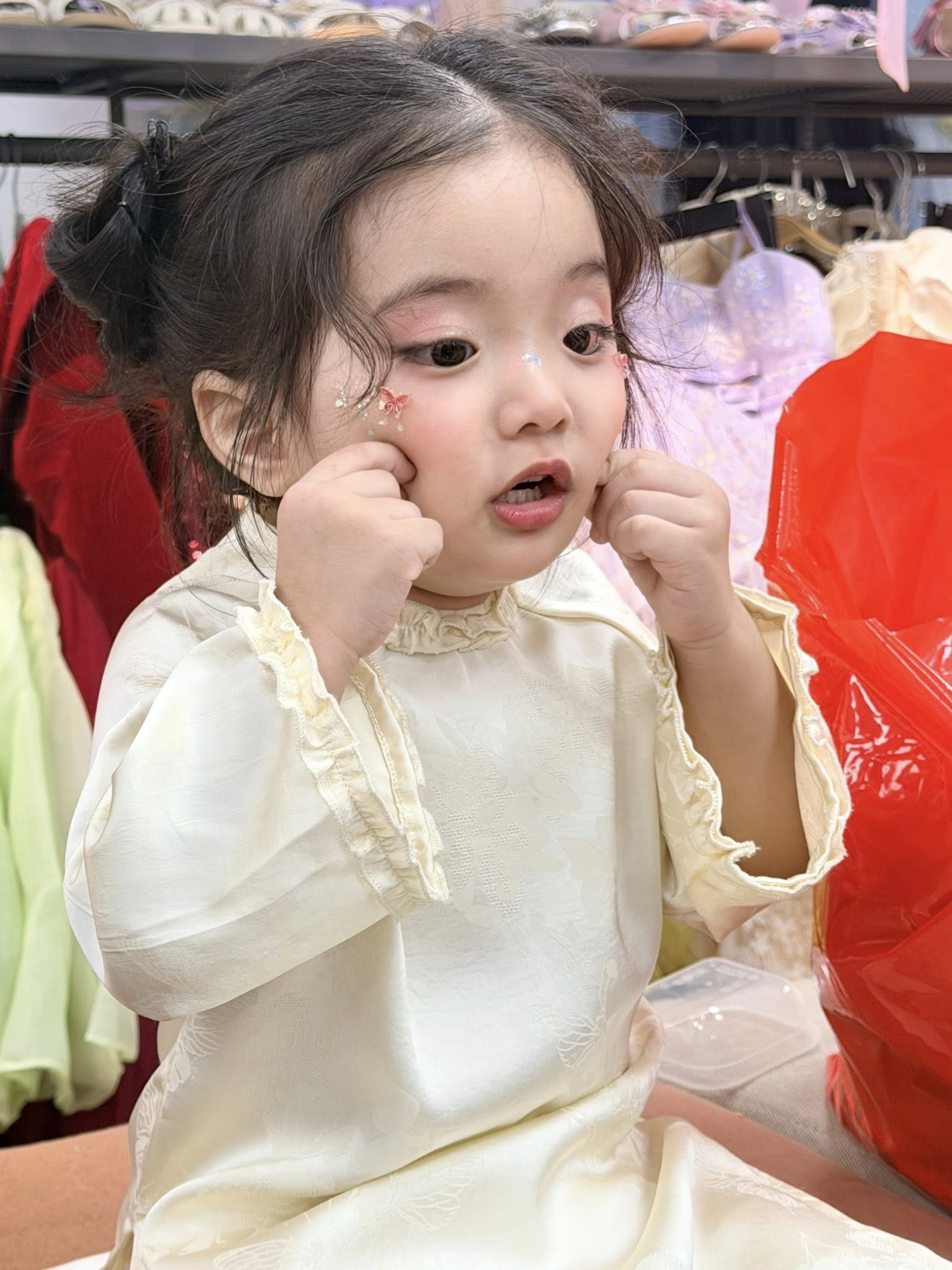 Lisa nh&agrave; Kh&aacute;nh Thi - Phan Hiển "đốn tim" với loạt ảnh xinh y&ecirc;u như b&uacute;p b&ecirc; sống, ai nh&igrave;n cũng m&ecirc;- Ảnh 2.